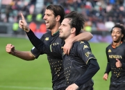 开云体育下载-精彩对决场面激烈，球员个人起伏迅猛