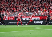 开云体育在线-柏林联合惜败多特蒙德，失去三分良机