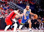 开云体育登录-骑士险胜火箭，拉文统治全场