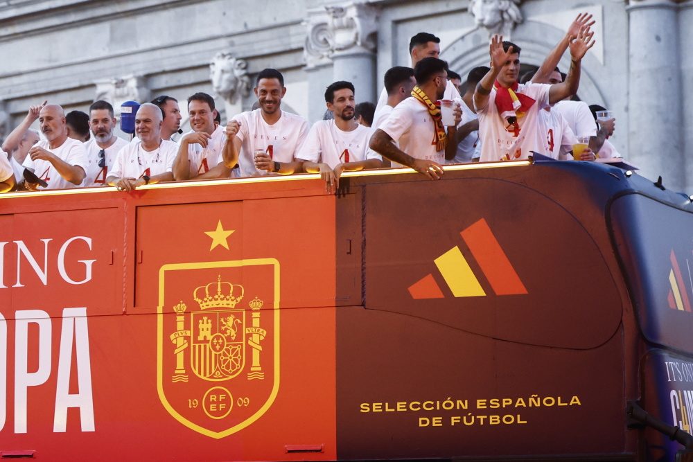 关于西班牙队豪取小组赛三连胜晋级欧锦赛的信息 关于西班牙队豪取小组赛三连胜晋级欧锦赛的信息