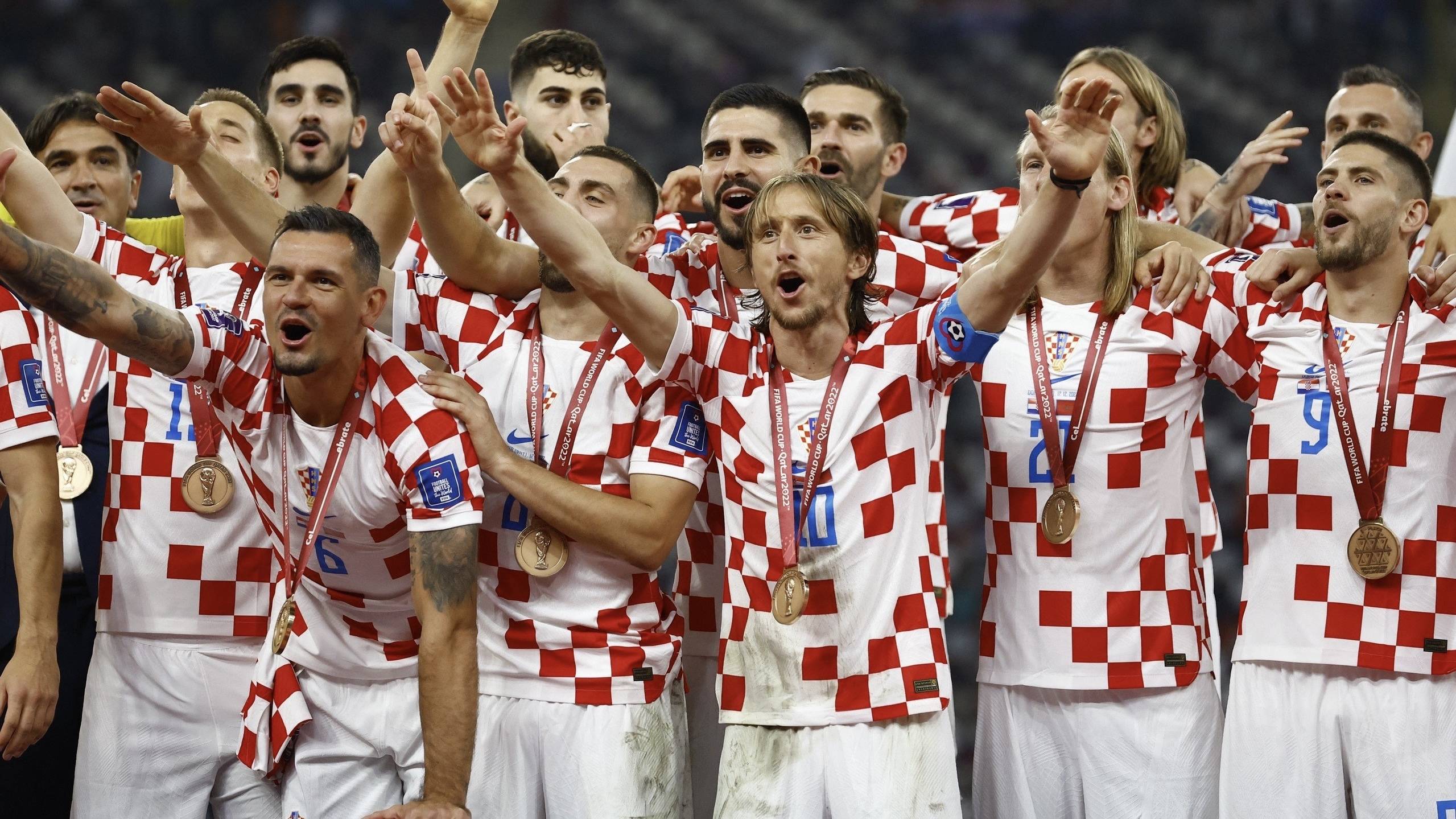 包含克罗地亚队横扫对手，锁定欧锦赛资格的词条