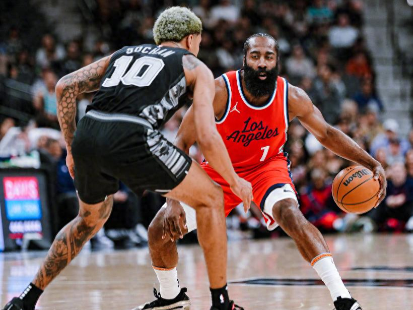 马刺主场大胜,球队全员表现可圈可点 马刺主场大胜,球队全员表现可圈可点