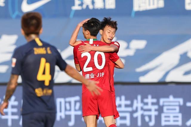 新秀球员破门得分,帮助球队逆转胜利 新秀球员破门得分,帮助球队逆转胜利