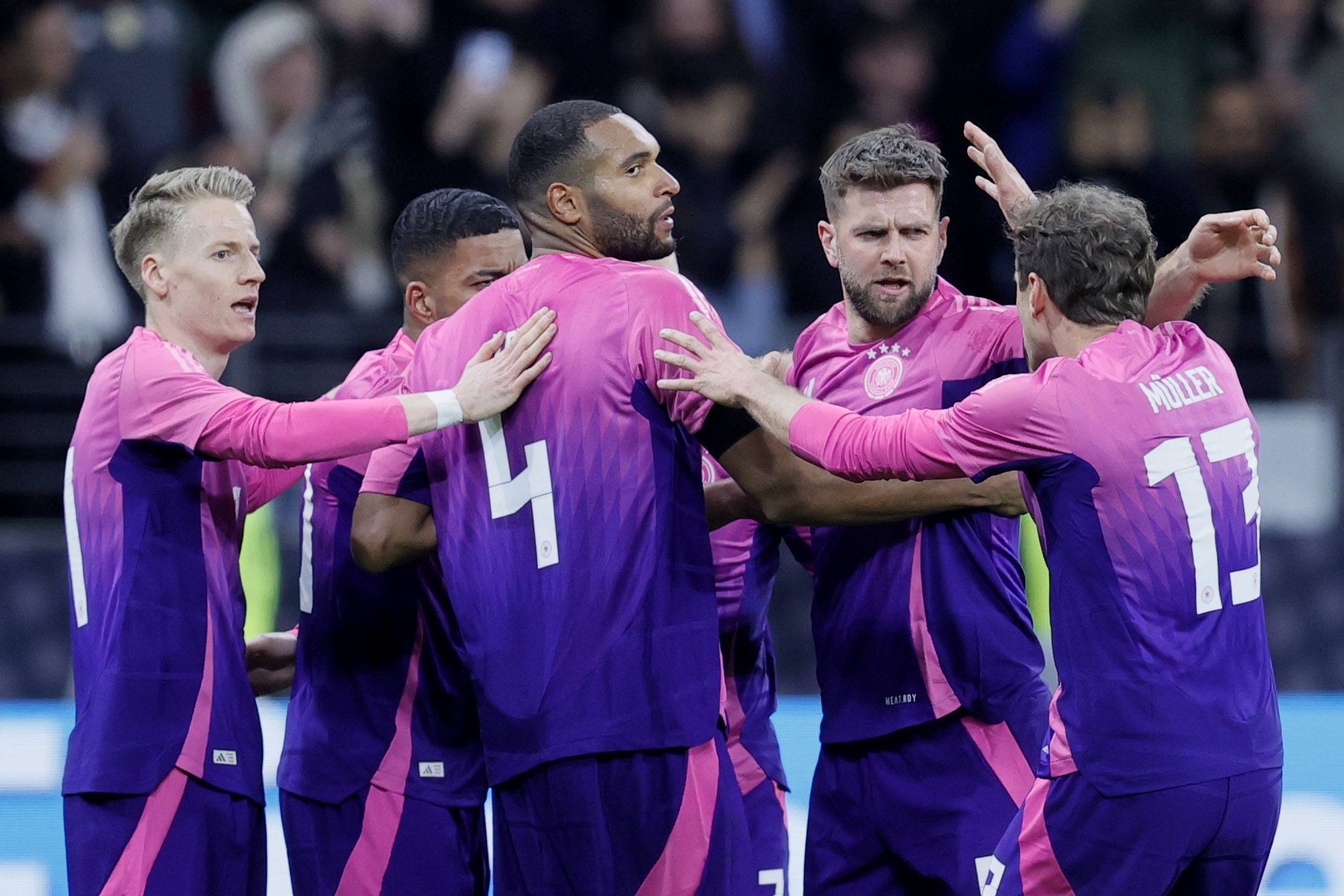 关于瑞士队成功晋级,将参加一个国际足球盛事展现实力的信息 关于瑞士队成功晋级,将参加一个国际足球盛事展现实力的信息