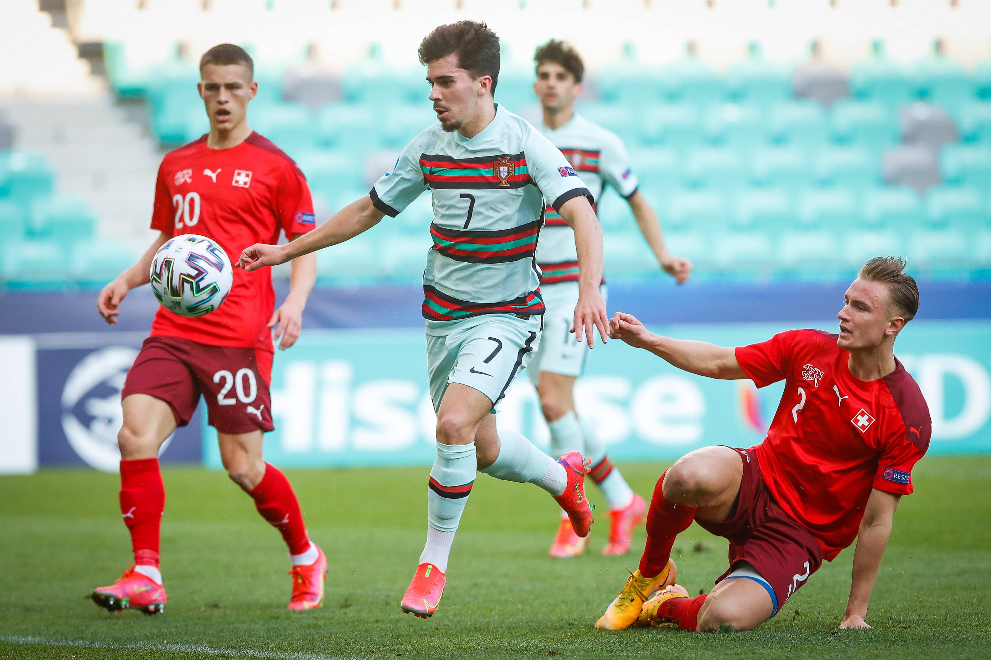 关于欧预赛比赛发挥超水平，各队实力有所提升的信息