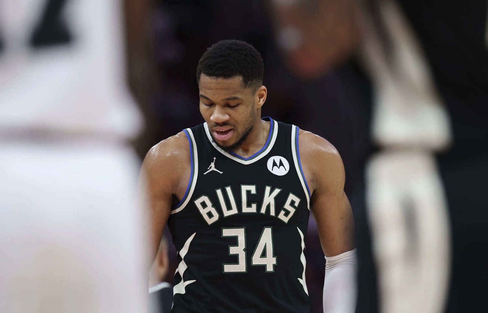 关于雄鹿全队超水平发挥,稳占榜首位置的信息 关于雄鹿全队超水平发挥,稳占榜首位置的信息