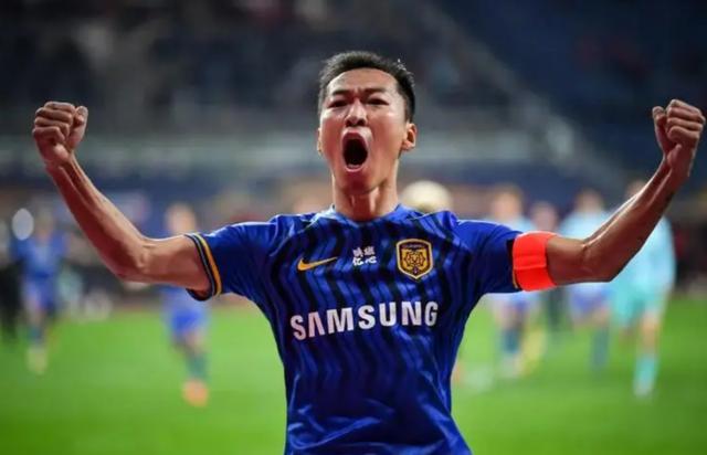 球队取得决定性胜利，领跑比赛