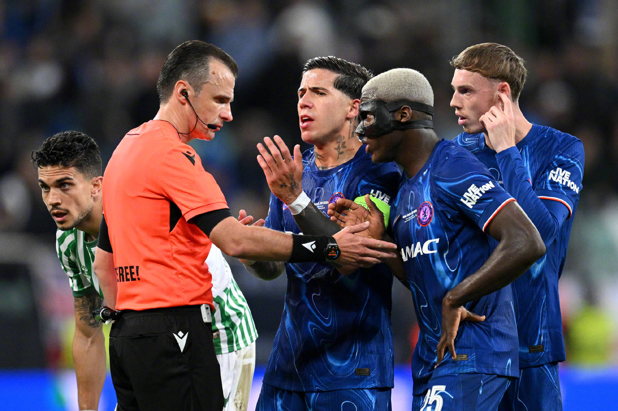 关于捷克国脚逐渐融入切尔西阵容，展现强大实力的信息