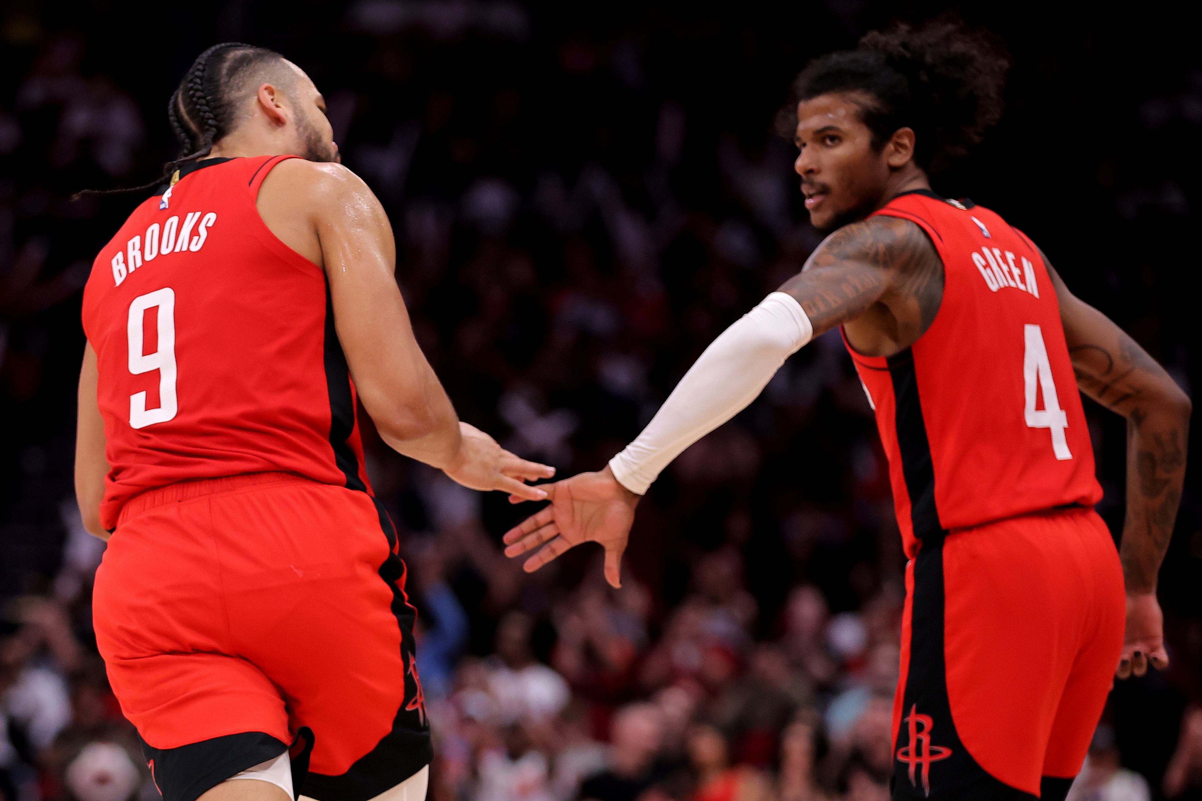 火箭迎来一场关键的篮球对决 火箭迎来一场关键的篮球对决