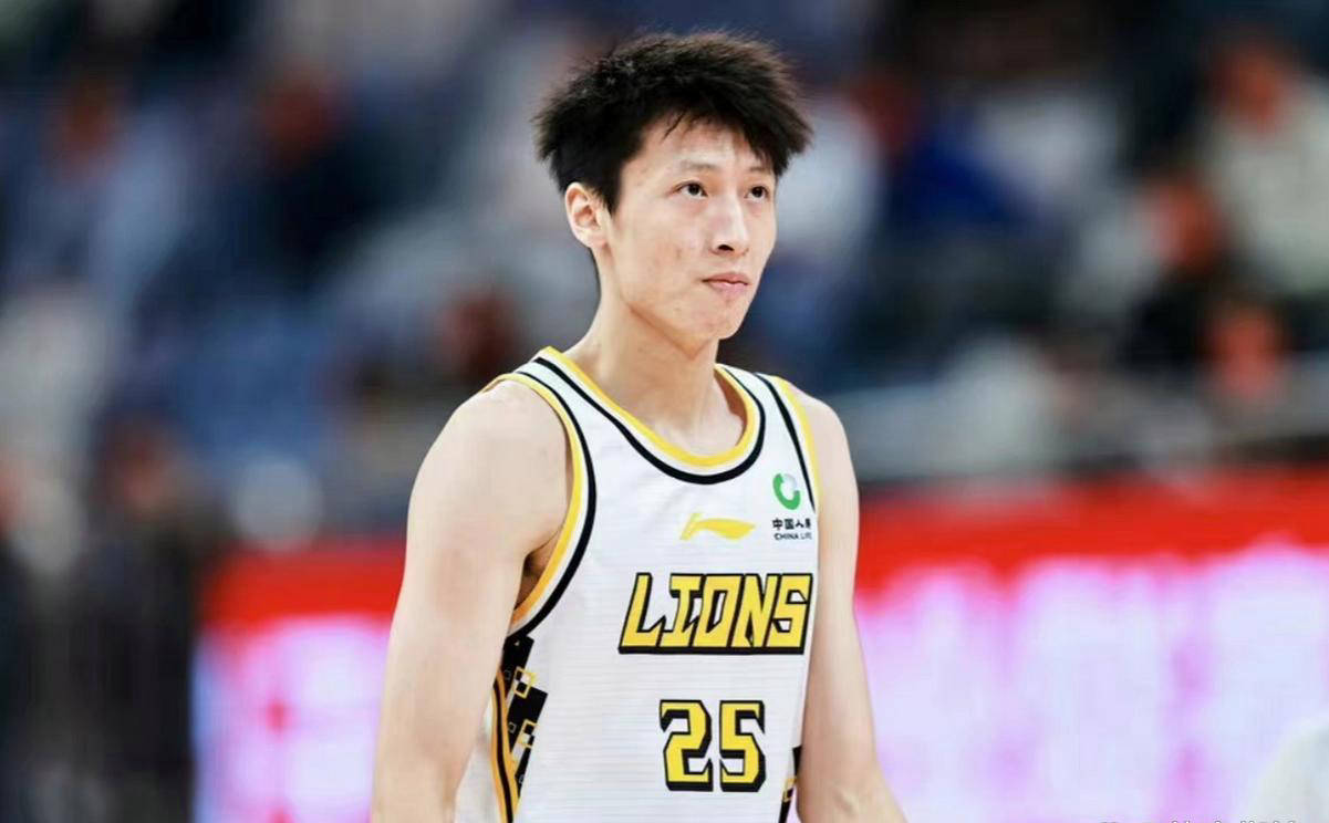 球队近期表现低迷备战，备受质疑