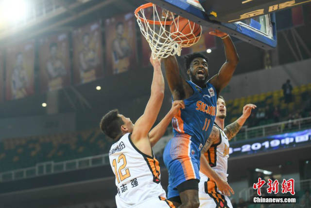 河南男篮老将退役仪式感动球迷 河南男篮老将退役仪式感动球迷