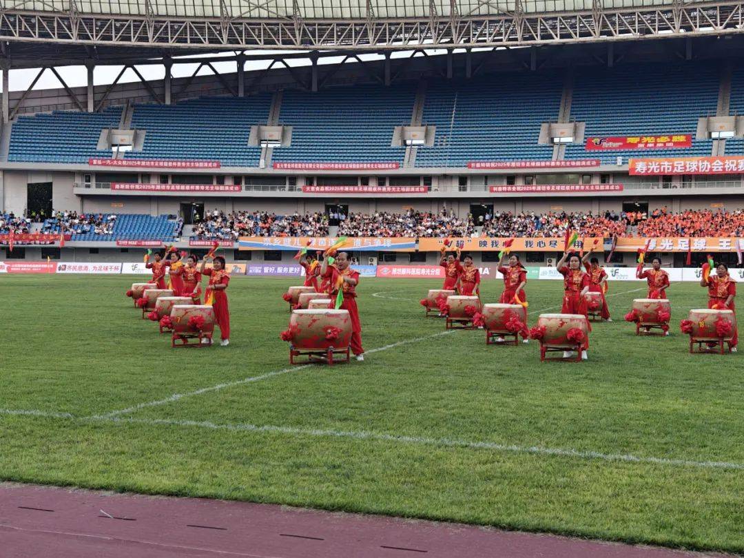 包含喜怒哀乐赛场演绎,球员奋勇拼搏向胜利冲刺的词条 包含喜怒哀乐赛场演绎,球员奋勇拼搏向胜利冲刺的词条