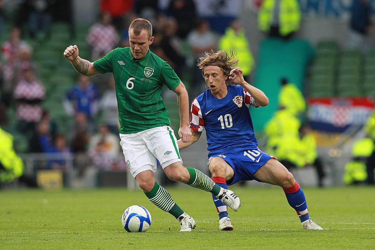 英格兰队意外输给保加利亚队,领先优势不再! 英格兰队意外输给保加利亚队,领先优势不再!