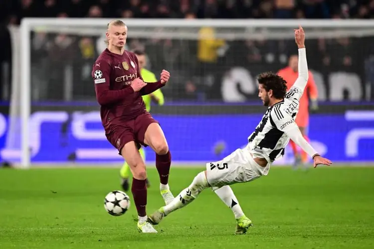 曼城客场失利,连败情况严峻 曼城客场失利,连败情况严峻