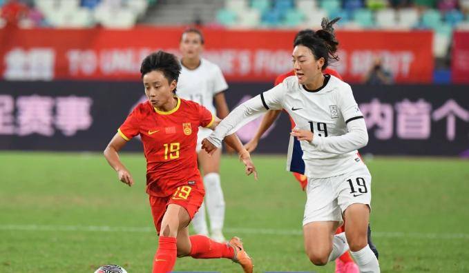 中国女足巧妙配合，获得胜利