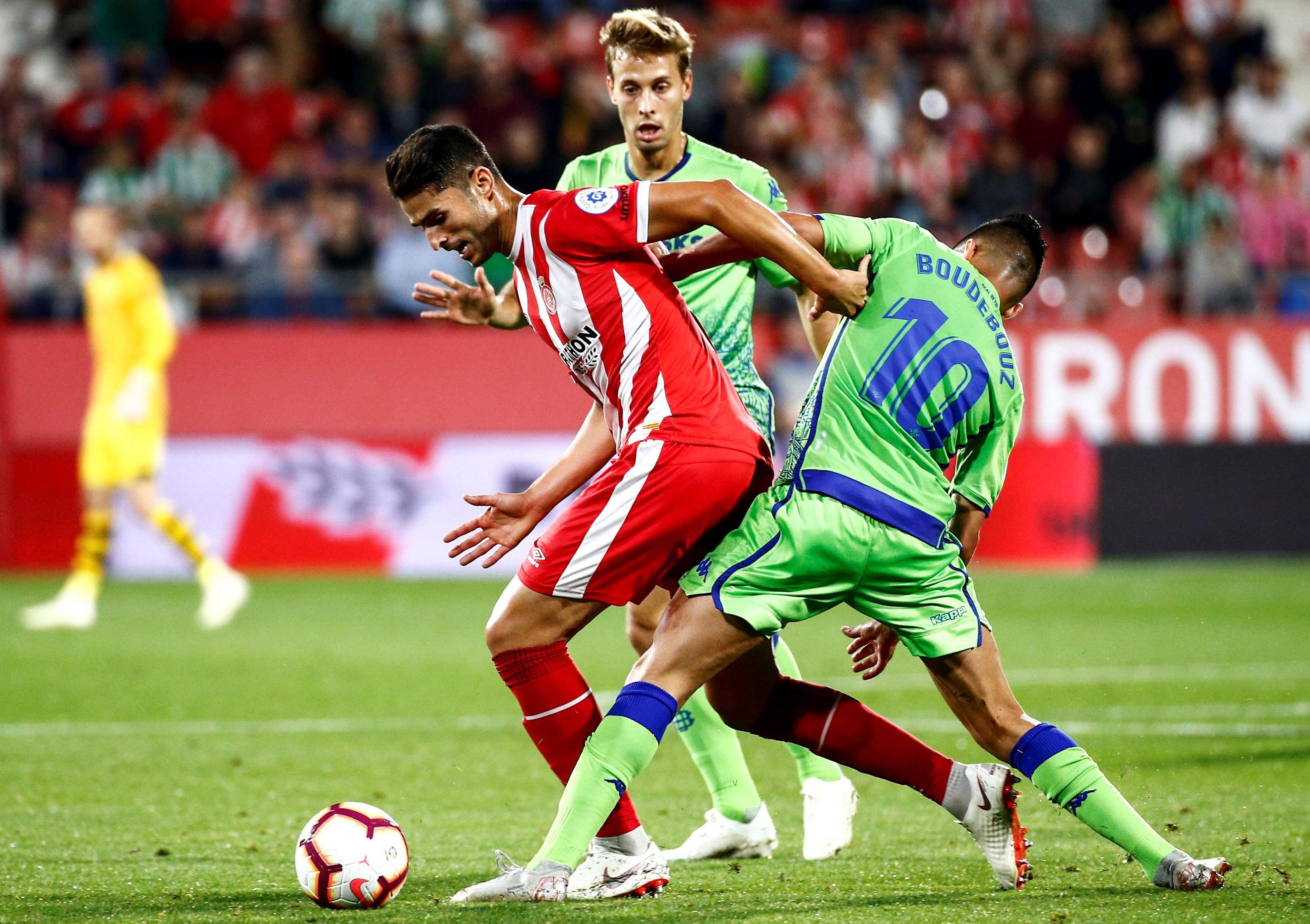 包含马赫雷斯中场贝尔纳多传球成功的词条 包含马赫雷斯中场贝尔纳多传球成功的词条