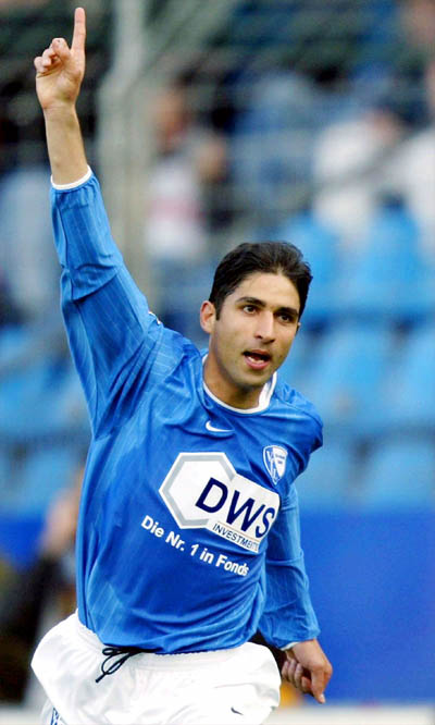 斯图加特主场反败为胜,挤入前十行列 斯图加特主场反败为胜,挤入前十行列