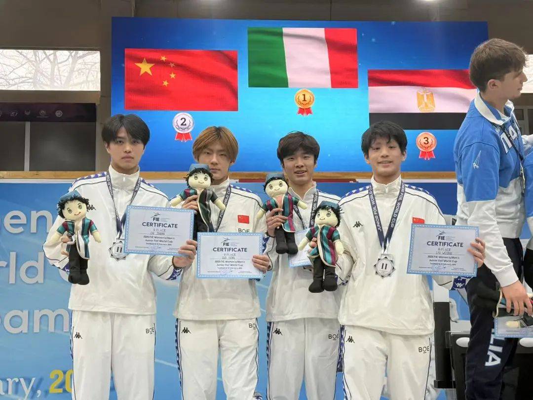 西班牙男子击剑选手获得银牌殊荣 西班牙男子击剑选手获得银牌殊荣