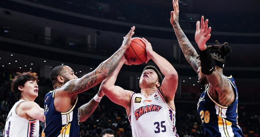 篮球名将失误致胜，球队逆转取得胜利的简单介绍