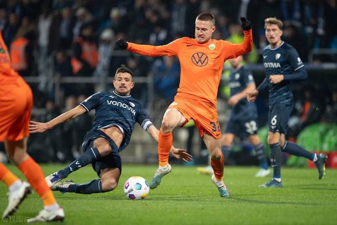 霍芬海姆在比赛中展现出色实力,击败对手 霍芬海姆在比赛中展现出色实力,击败对手