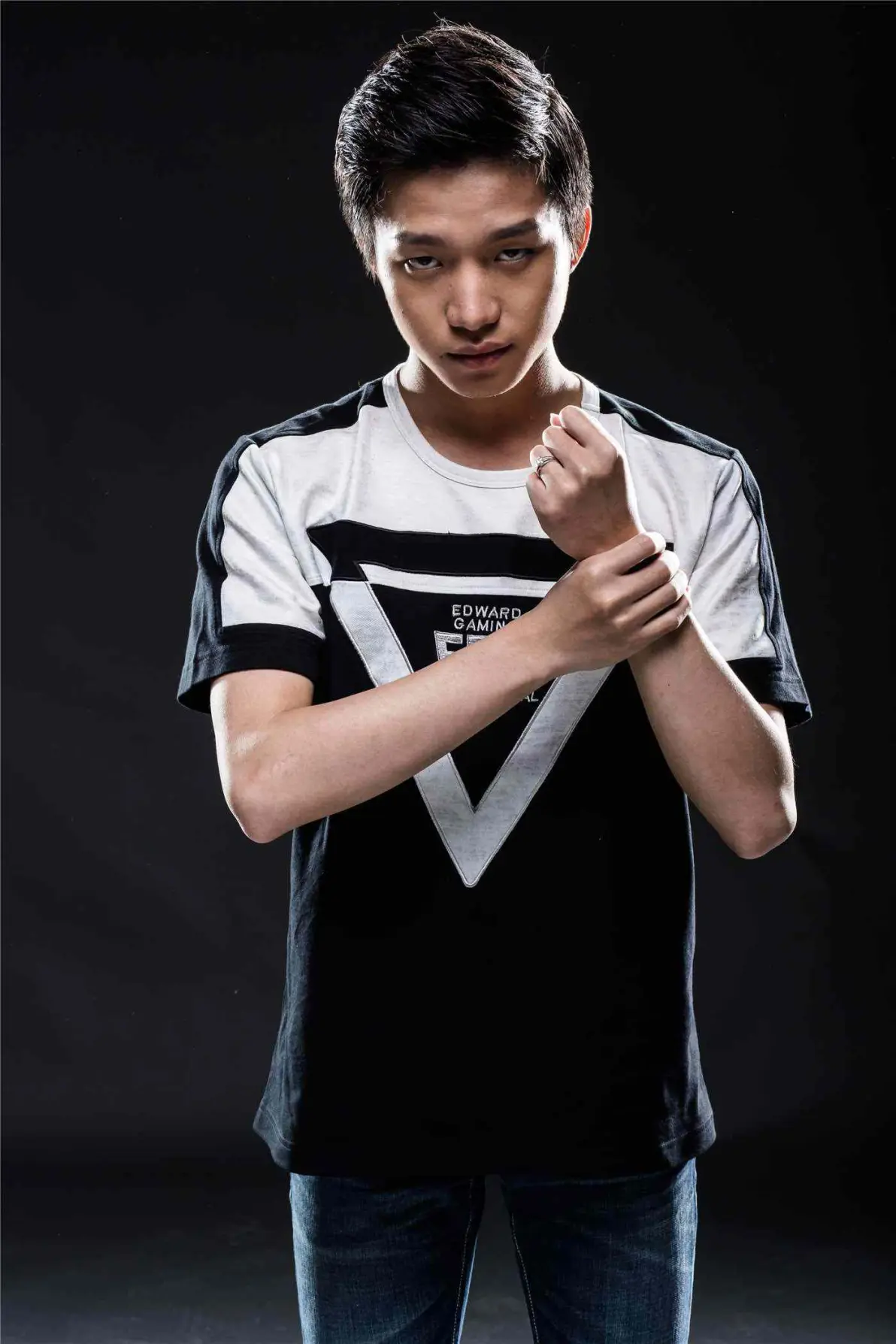 CLG轻取IG,Deft开启传奇时刻入围赛3:1(深圳) CLG轻取IG,Deft开启传奇时刻入围赛3:1(深圳)