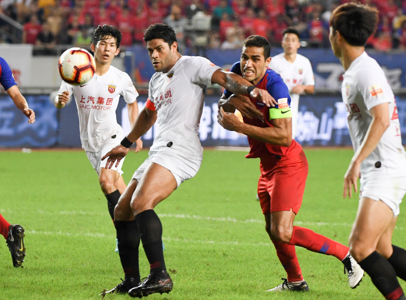 上港攻守平衡取胜，继续保持领先优势