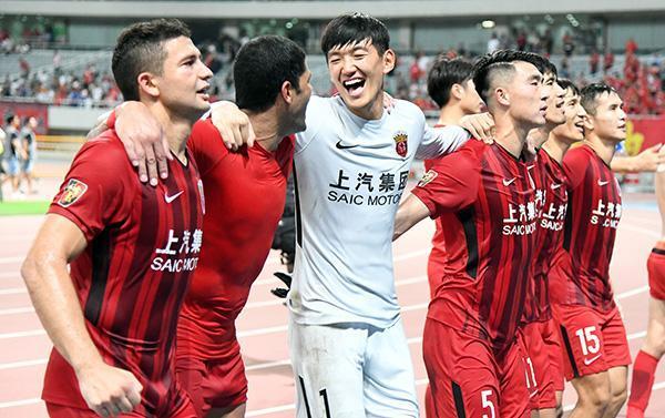 上港攻守平衡取胜，继续保持领先优势