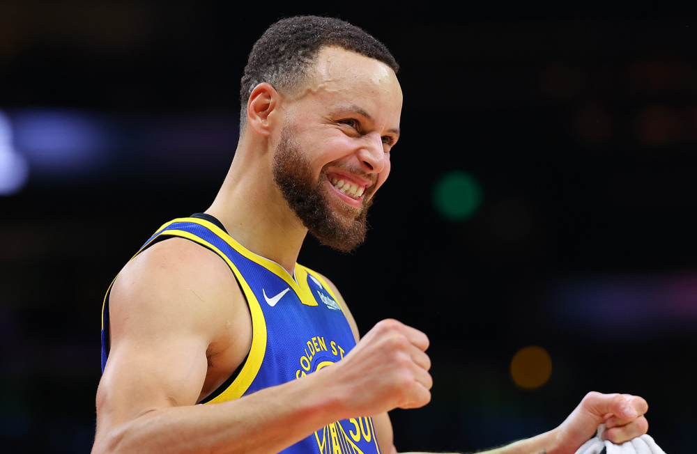 关于传奇时刻!库里再度刷新三分纪录领勇士大胜的信息 关于传奇时刻!库里再度刷新三分纪录领勇士大胜的信息