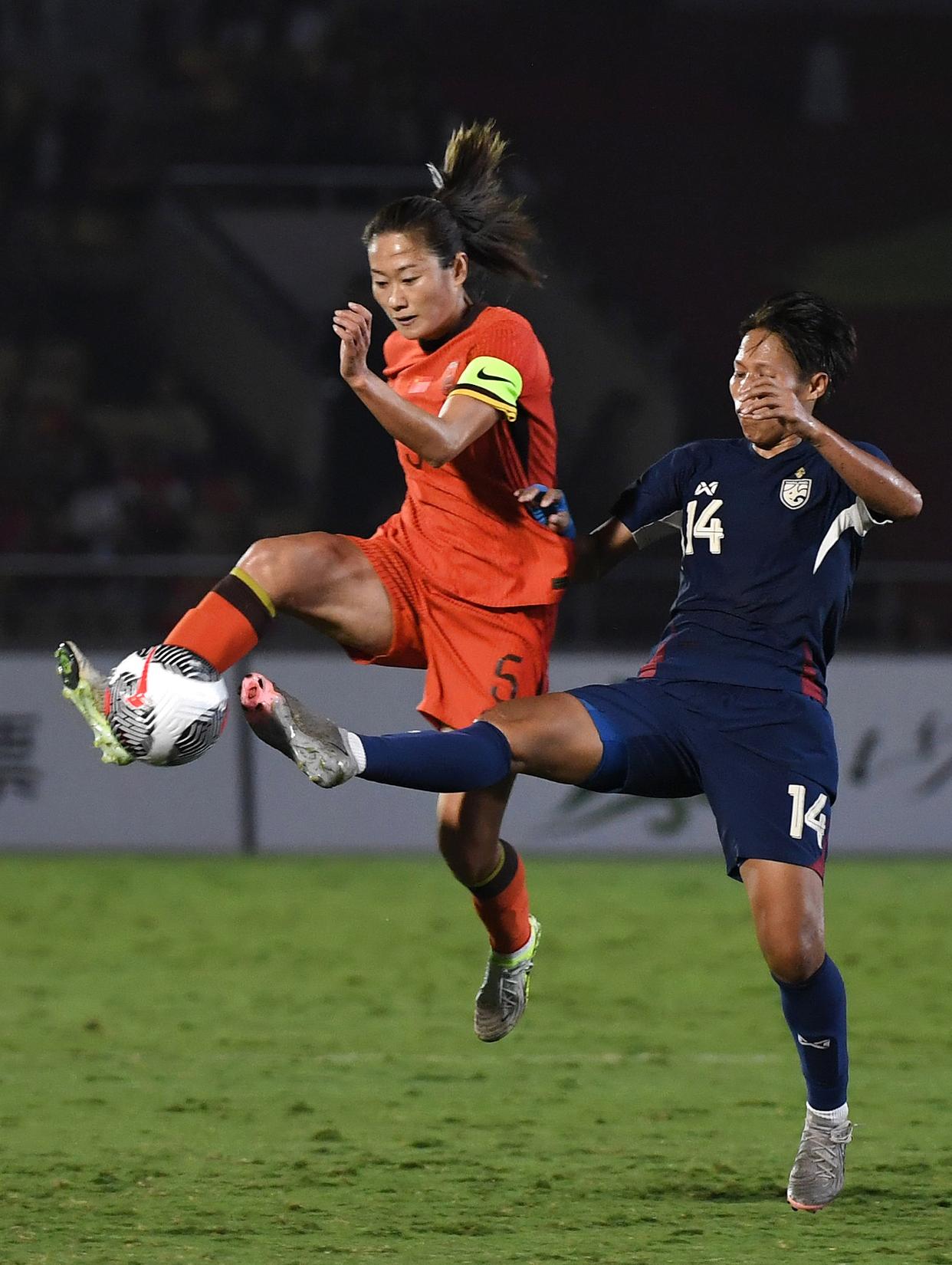 包含冠军风采!中国女足在比赛中夺魁的词条 包含冠军风采!中国女足在比赛中夺魁的词条