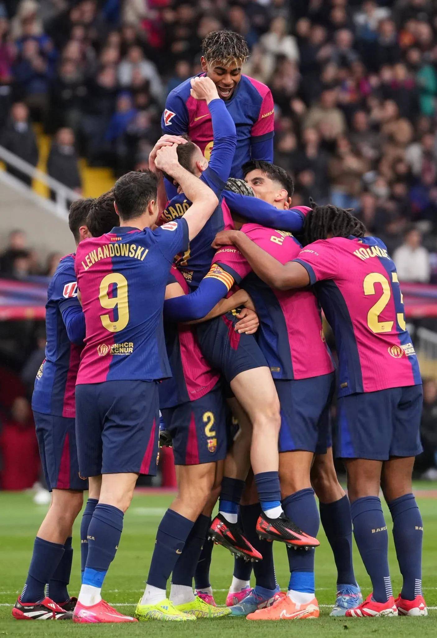 曼城挫败巴萨，豪门遭遇挫折