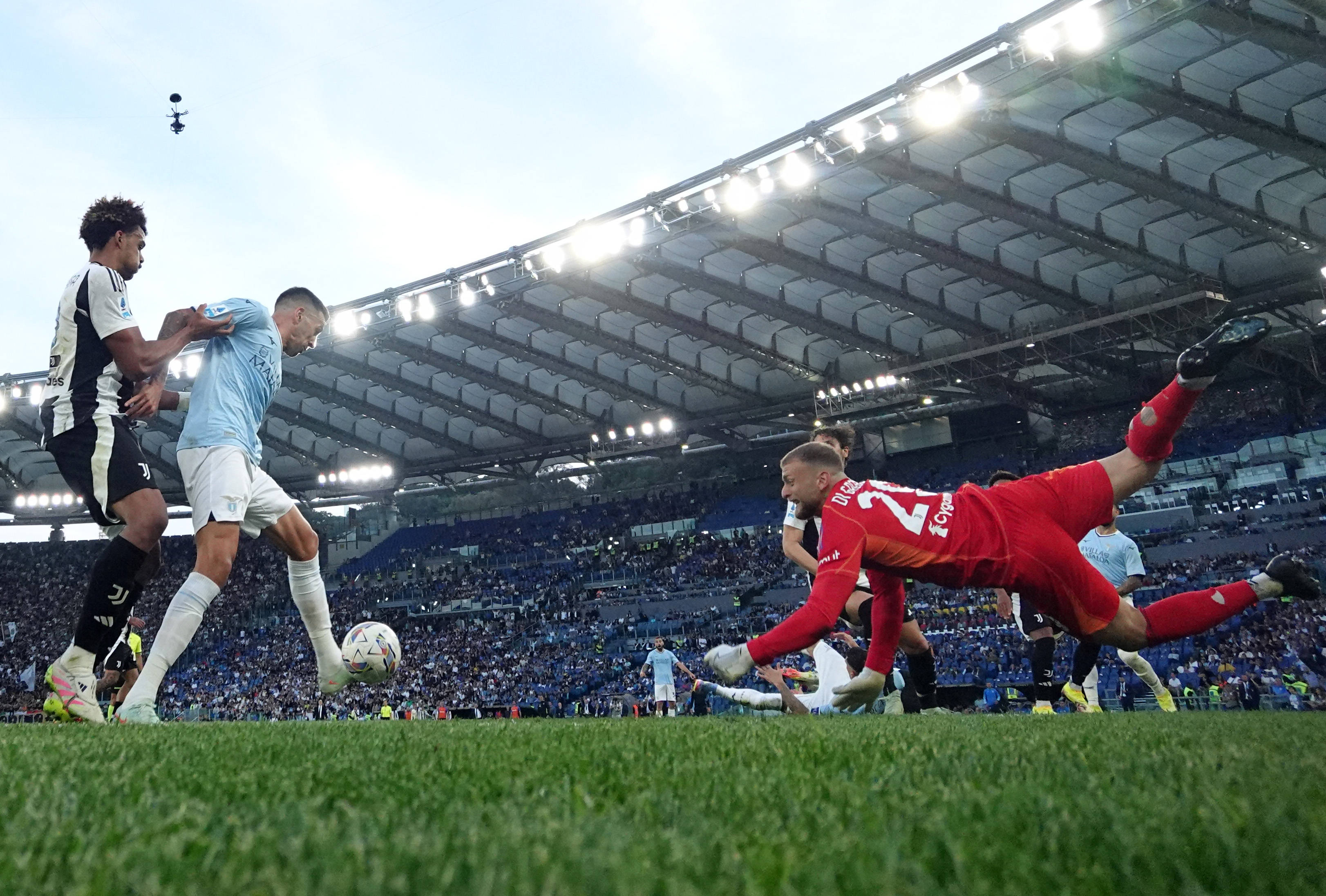 意甲球队在比赛中展现出色攻守平衡,胜出 意甲球队在比赛中展现出色攻守平衡,胜出