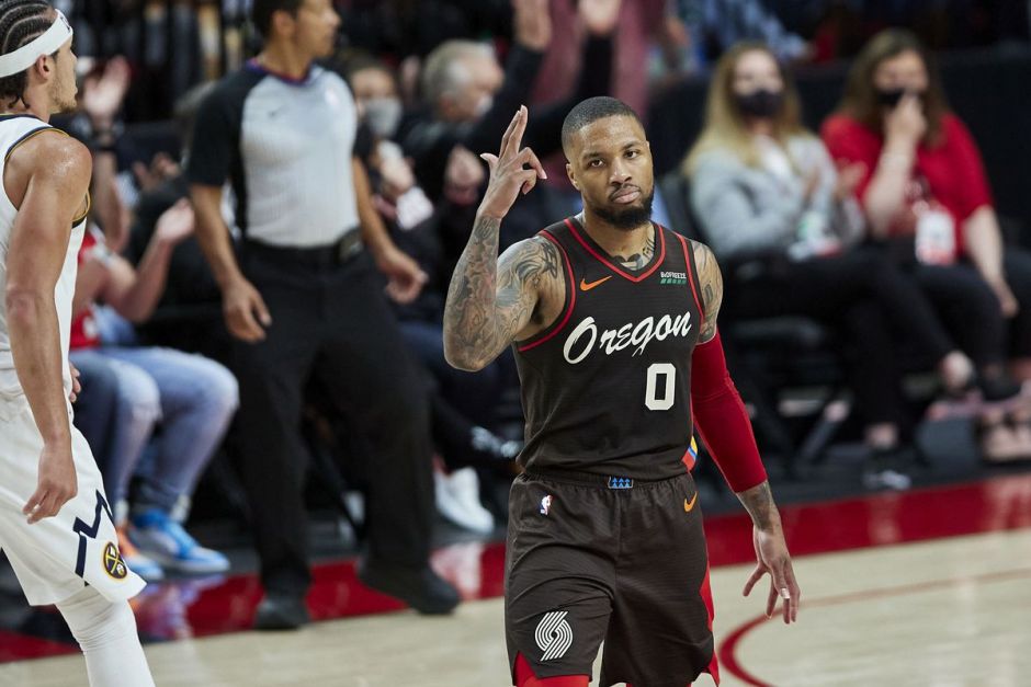 包含开拓者队员恐面临交易，球迷心烦意乱的词条