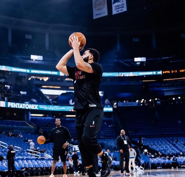 关于青岛队碾压雄鹿,范弗利特状态火热的信息 关于青岛队碾压雄鹿,范弗利特状态火热的信息