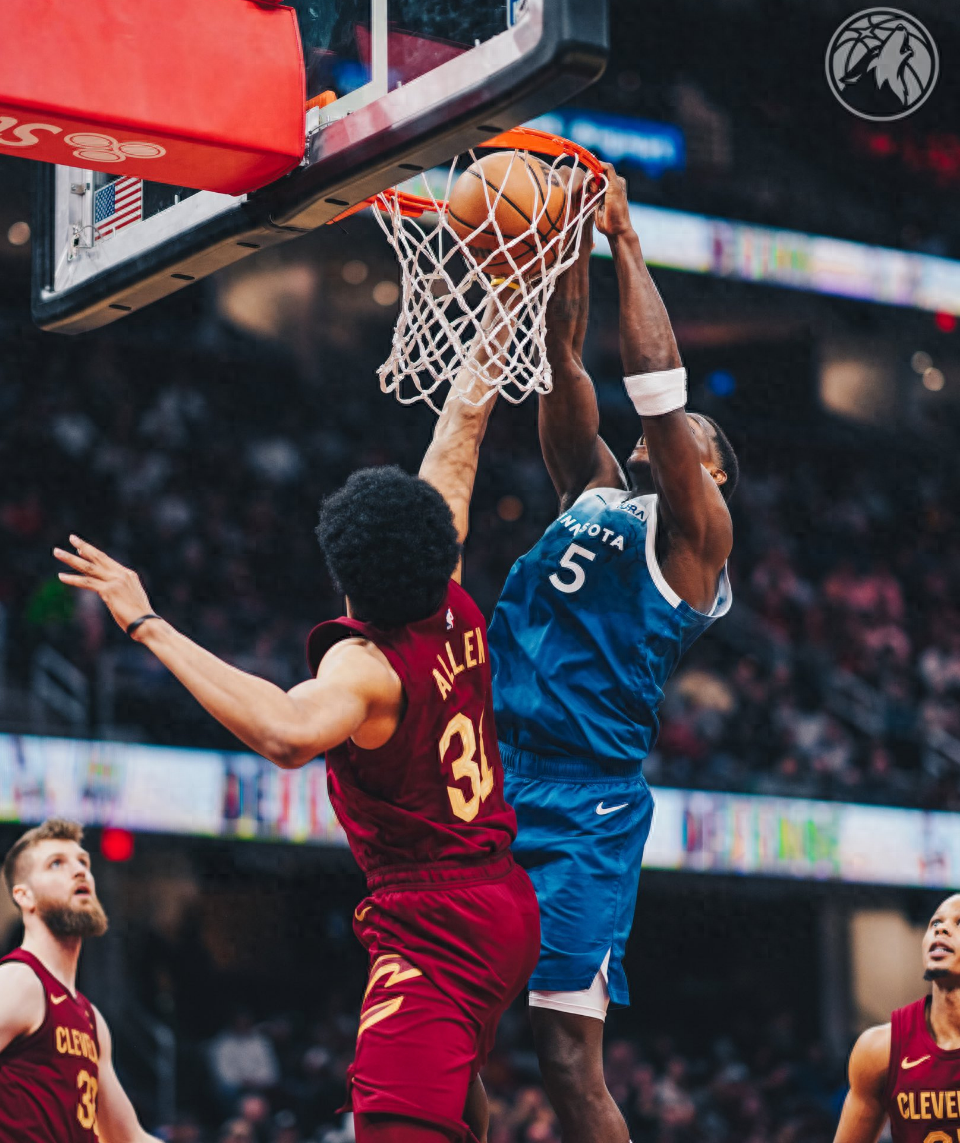 鹈鹕鏖战爵士，戈贝尔惊艳四座