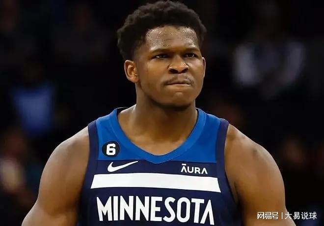 鹈鹕鏖战爵士，戈贝尔惊艳四座